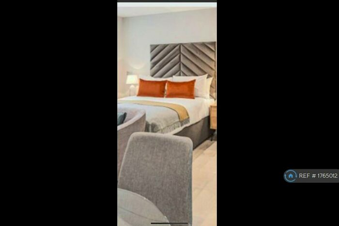 2 Bedroom Flat To Rent In Colonial Road, Slough, SL1