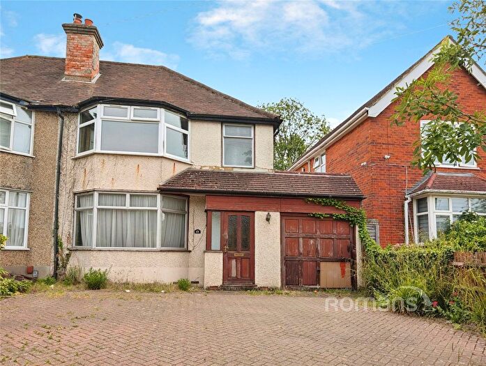 3 Bedroom Semi-Detached House For Sale In Elm Road, Earley, Wokingham, RG6