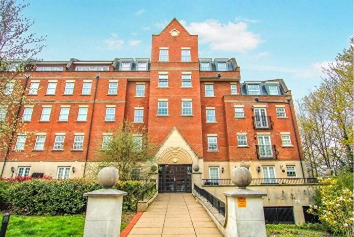 2 Bedroom Flat To Rent In Kipling Close, Warley, Brentwood, CM14
