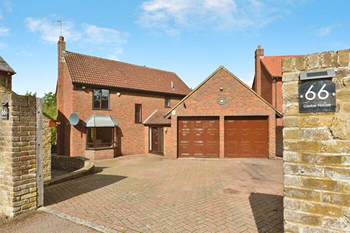 4 Bedroom Detached House For Sale In Abbey Road, Bradwell, Milton Keynes, MK13