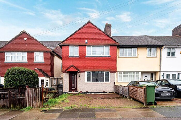 3 Bedroom House For Sale In Bramdean Crescent, Lee, London, SE12