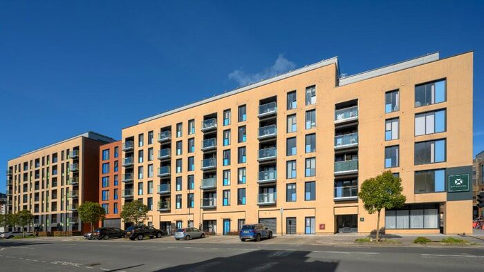 2 Bedroom Apartment To Rent In Queensway, Southampton, Hampshire, SO14