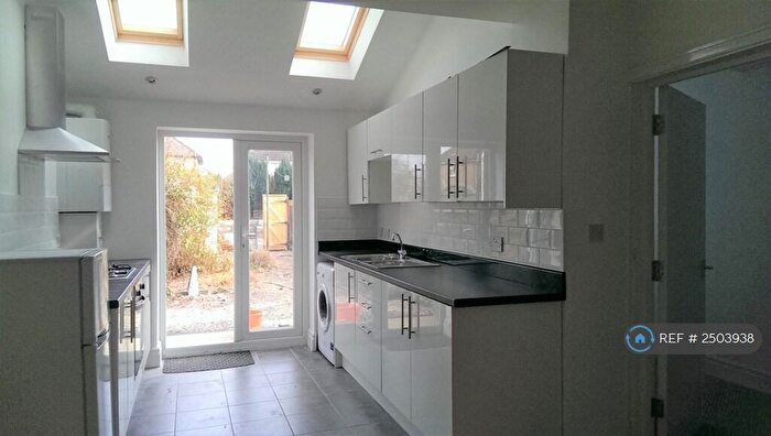 2 Bedroom Flat To Rent In Caerphilly Road, Cardiff, CF14