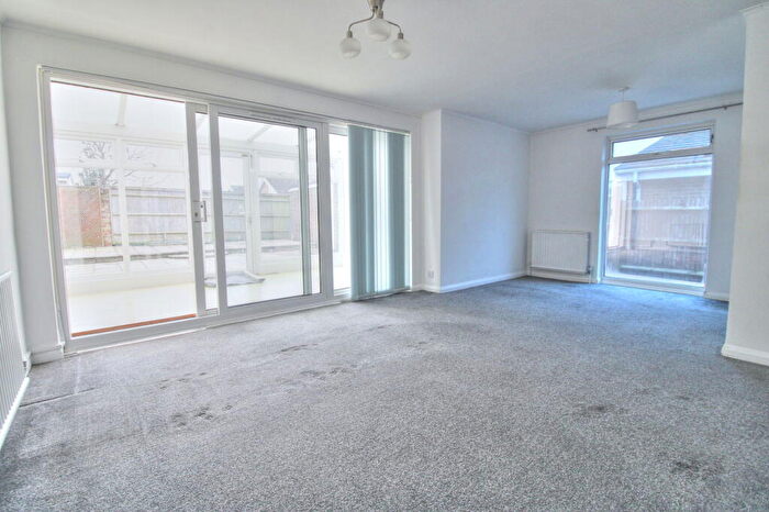 2 Bedroom Detached Bungalow To Rent In Gainsborough Crescent, Eastbourne, BN23