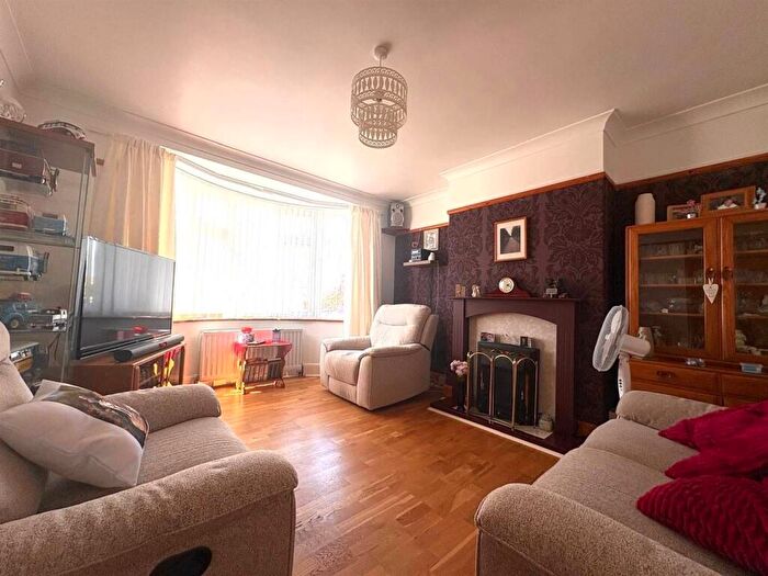 4 Bedroom Semi-Detached House For Sale In Hillsea Road, Swanage, BH19 - Photo 4