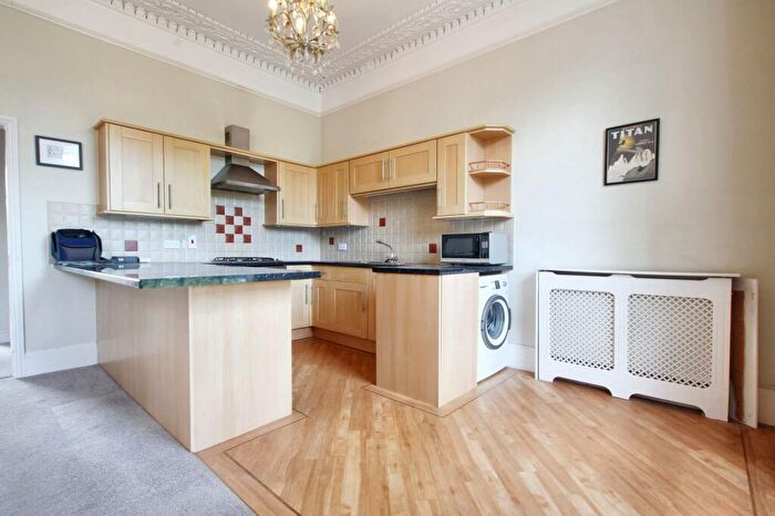 2 Bedroom Flat To Rent In Clarence Square, Cheltenham, GL50