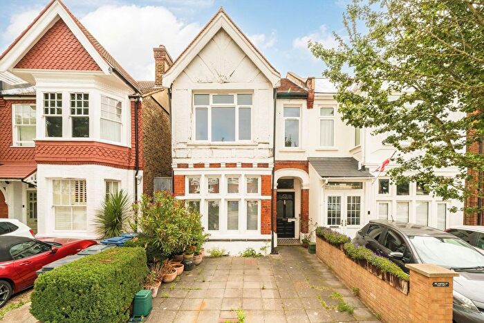 3 Bedroom Flat For Sale In Chatsworth Gardens, Acton, W3