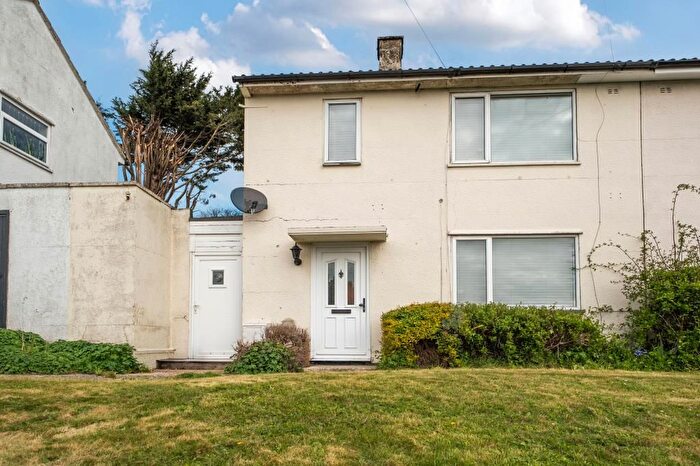 2 Bedroom Semi Detached House For Sale In Calcot, Berkshire, RG31