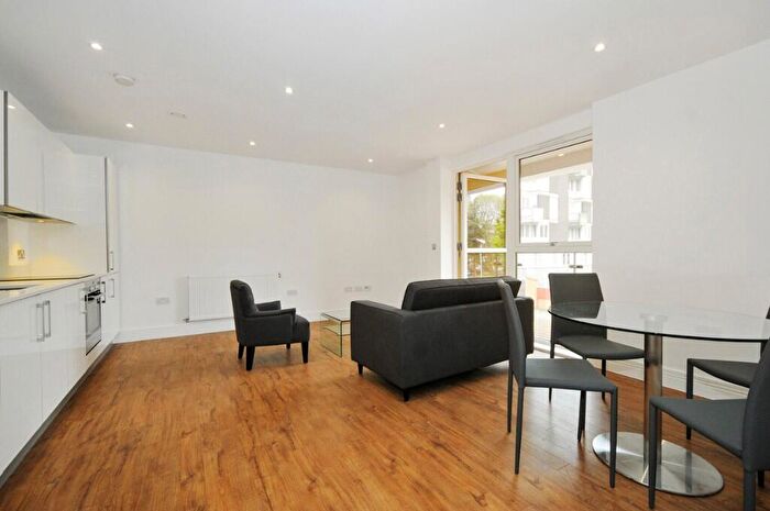 2 Bedroom Apartment To Rent In Gunmakers Lane, London, E3