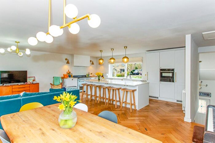 5 Bedroom Detached House For Sale In Spinney Rise, Denford, Kettering, NN14