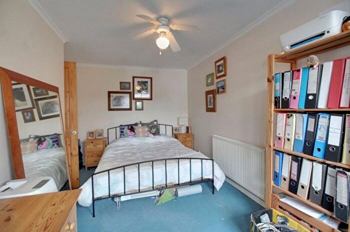 2 Bedroom End Of Terrace House To Rent In Barrie Road, Farnham, Surrey, GU9