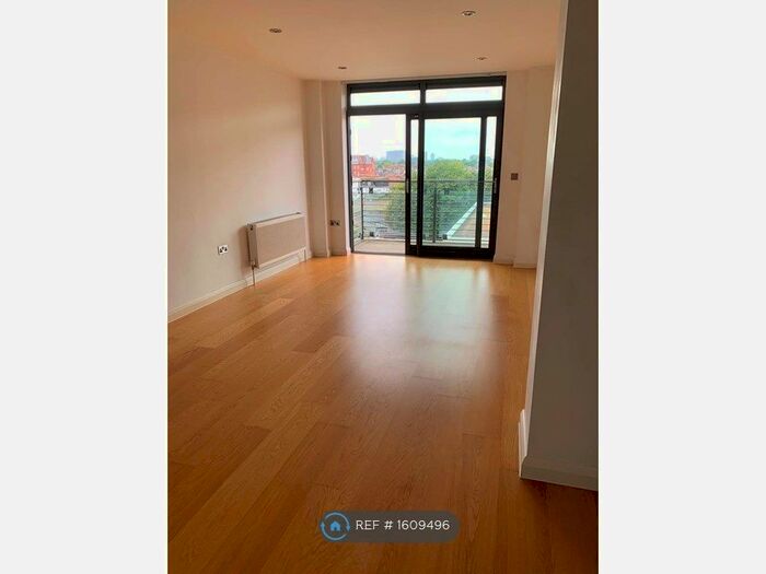 2 Bedroom Flat To Rent In Larden Road, London, W3