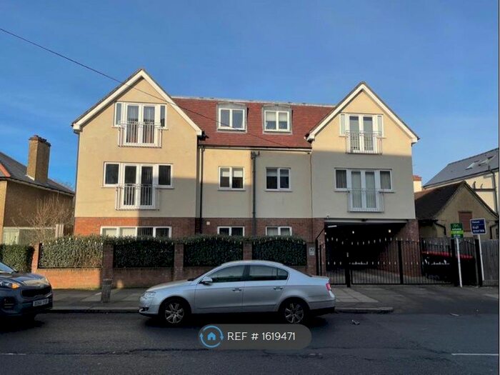 2 Bedroom Flat To Rent In Elma Court, Barnet, EN5