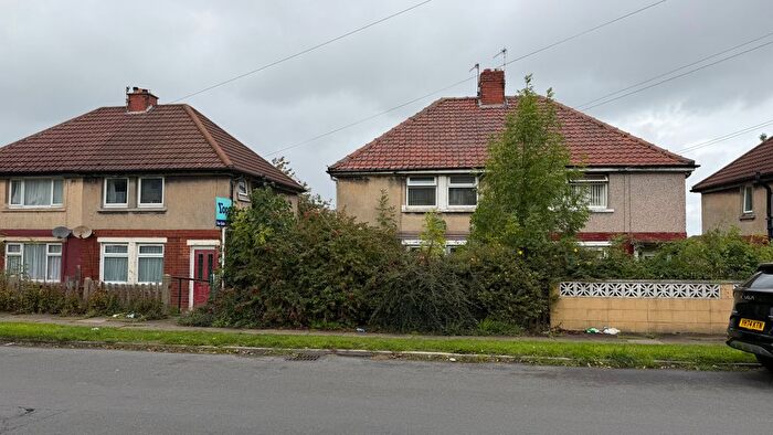 3 Bedroom Semi-Detached House For Sale In Lynfield Drive, Bradford, BD9