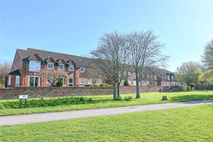 1 Bedroom Flat For Sale In Dale Avenue, Heswall, Wirral, CH60