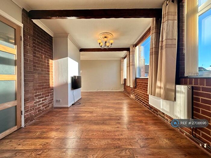 3 Bedroom Terraced House To Rent In Raynville Close, Leeds, LS13