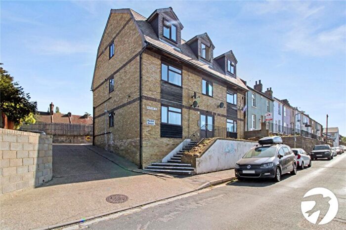 1 Bedroom Flat To Rent In Station Road, Northfleet, Gravesend, Kent, DA11