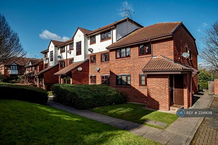 2 Bedroom Flat To Rent In Swallow Close, Greenhithe, DA9