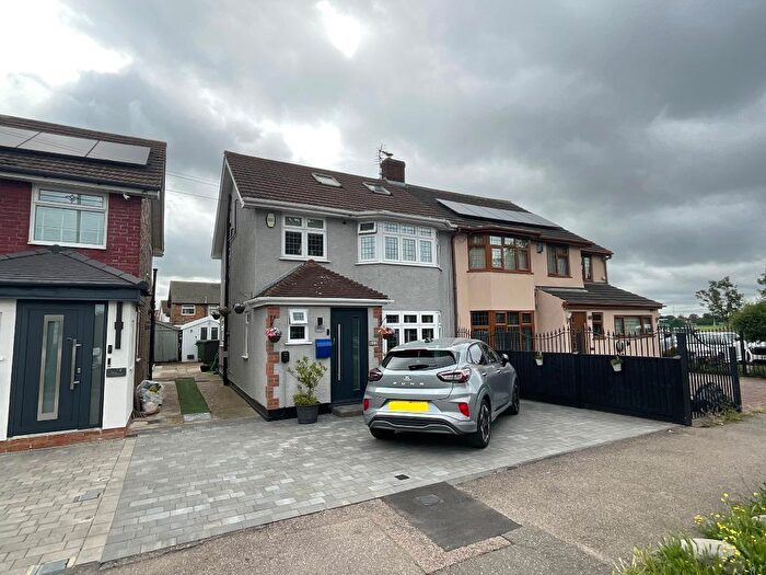 3 Bedroom Semi-Detached House For Sale In Rainham Road, South Hornchurch, Essex, RM13