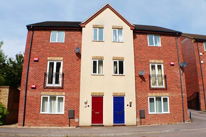 3 Bedroom Flat For Sale In Kirkwood Grove, Medbourne, Milton Keynes, MK5