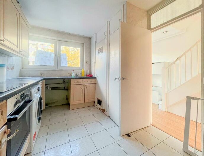 3 Bedroom Maisonette To Rent In Park Lane, London, N17