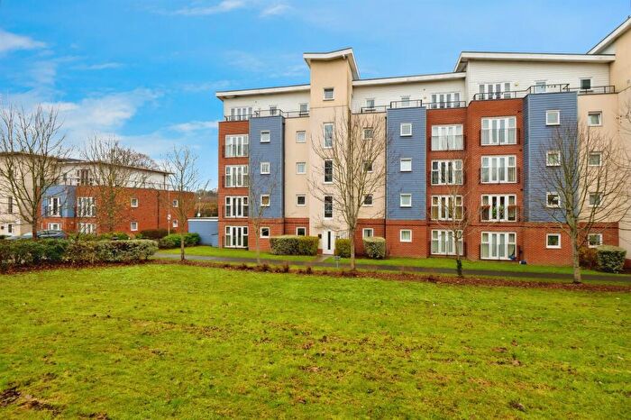 2 Bedroom Apartment For Sale In Alexander Square, Eastleigh, SO50