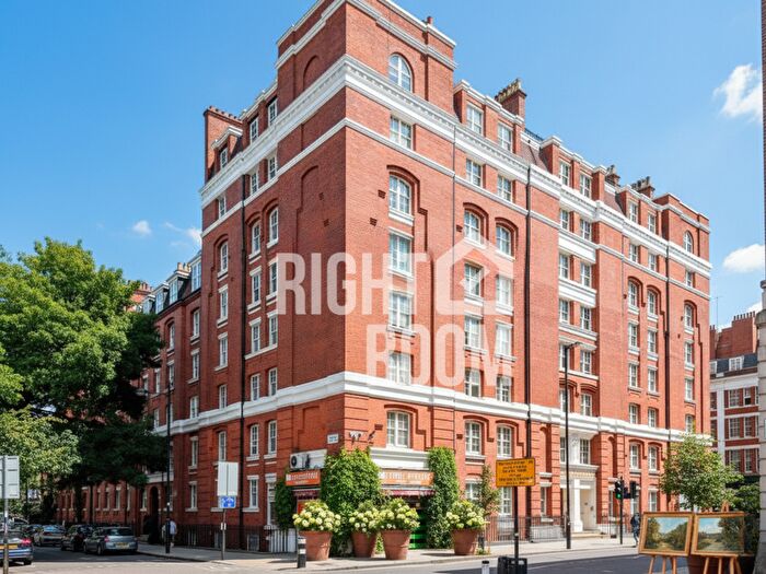 3 Bedroom Flat To Rent In Three-Bedroom Apartment, Queen Alexandra Mansions, WC1H