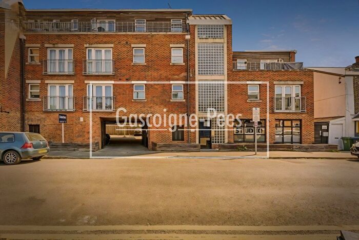 2 Bedroom Flat To Rent In Southsea Road, Kingston Upon Thames, KT1