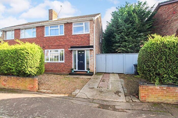 3 Bedroom Semi-Detached House For Sale In Kimble Drive, Bedford, MK41