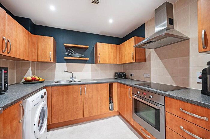 1 Bedroom Flat For Sale In Candle Street, Stepney, London, E1