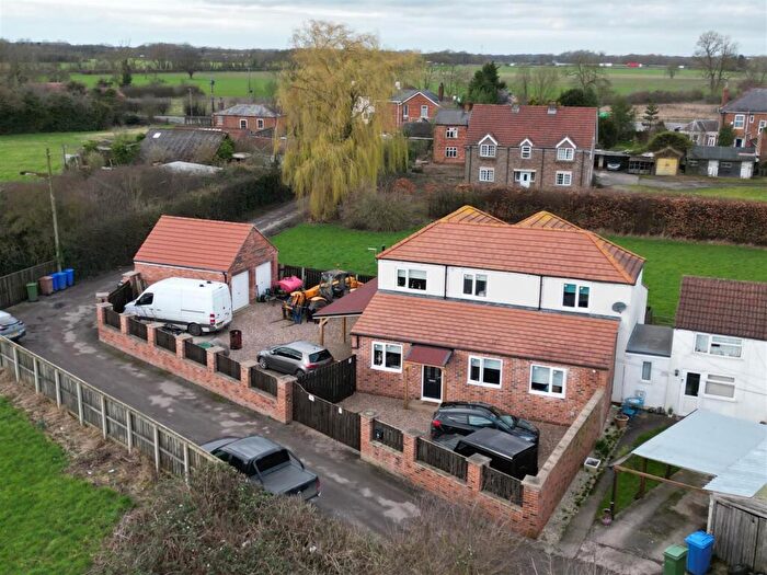 4 Bedroom Link Detached House For Sale In Cheapsides Lane, Gilberdyke, HU15