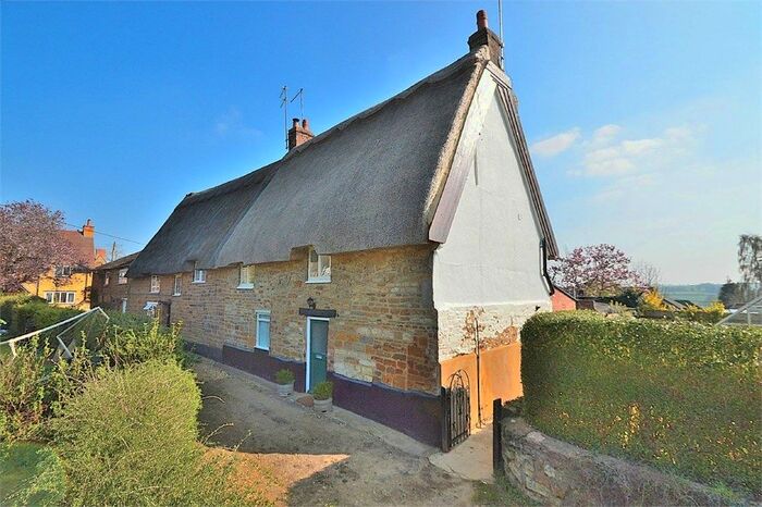 3 Bedroom Cottage To Rent In The Green, Flore, Northampton, NN7