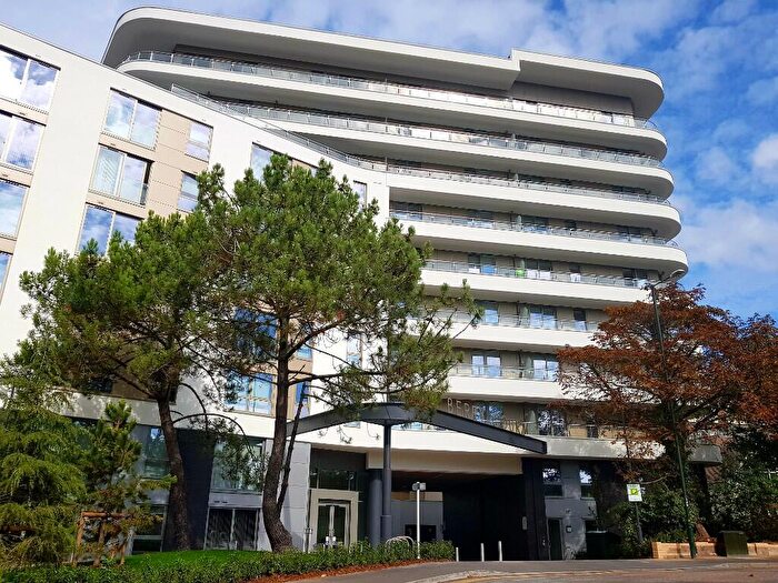 2 Bedroom Apartment To Rent In St. Peters Road, Bournemouth, Dorset, BH1
