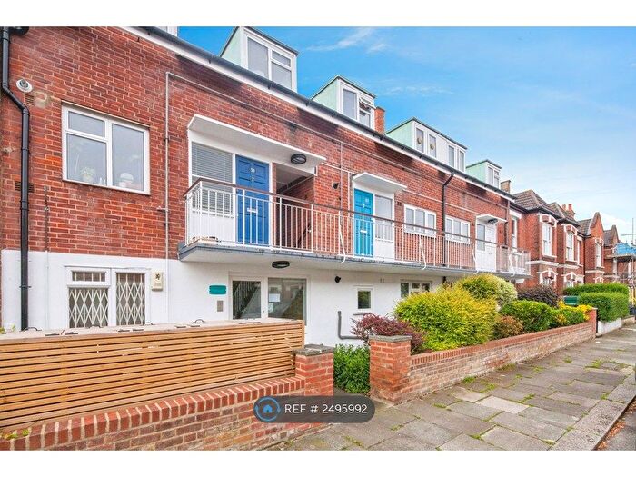3 Bedroom Flat To Rent In Balham, London, SW12