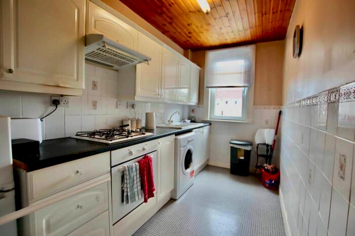 2 Bedroom Flat For Sale In Colliertree Road, Clarkston, Airdrie, ML6