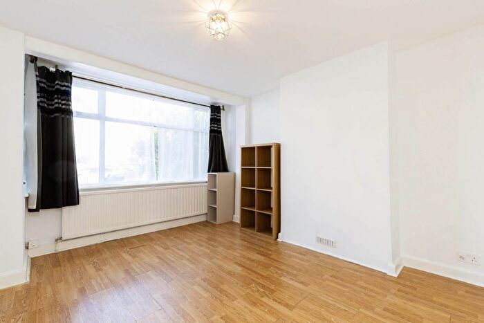 5 Bedroom Flat To Rent In Fleetwood Road, Dollis Hill, NW10