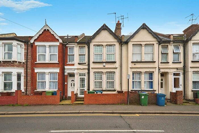 3 Bedroom Terraced House For Sale In Masons Avenue, Harrow, HA3