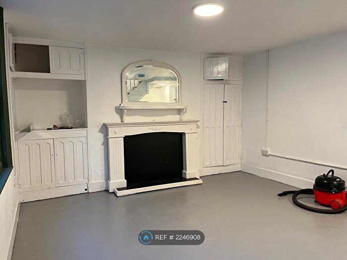 2 Bedroom Maisonette To Rent In Ship Street Gardens, Brighton, BN1