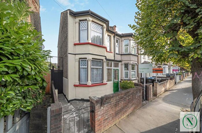 3 Bedroom End Of Terrace House To Rent In Davidson Road, Croydon, CR0