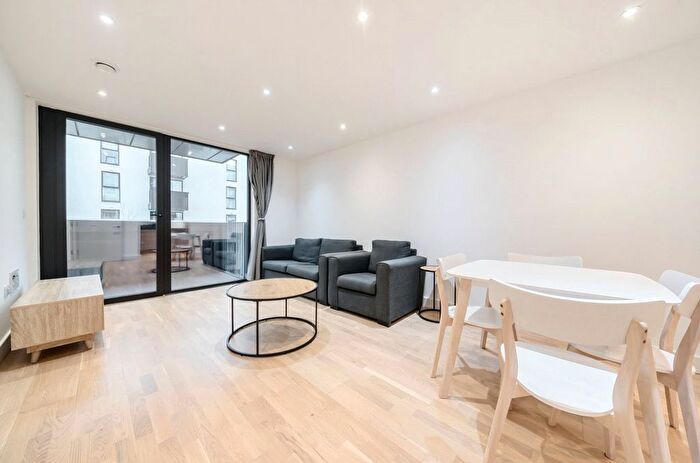 2 Bedroom Flat To Rent In Burgess Springs, Chelmsford, CM1