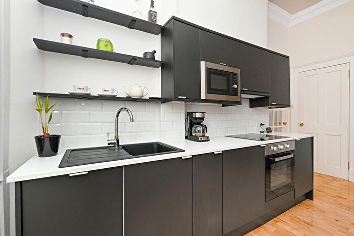 2 Bedroom Flat For Sale In Elm Row, Edinburgh, EH7