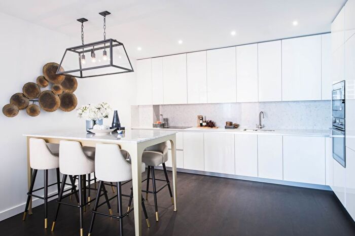 3 Bedroom Flat To Rent In Charles Clowes Walk, Nine Elms, SW11