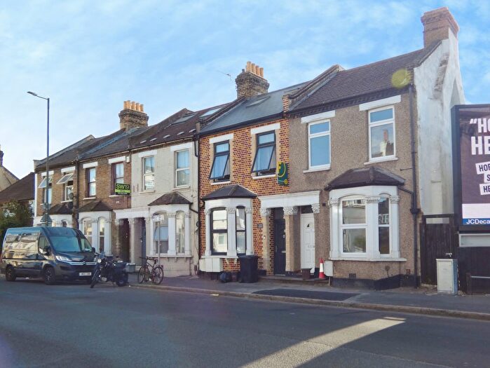 4 Bedroom Property To Rent In Haydons Road, London, SW19