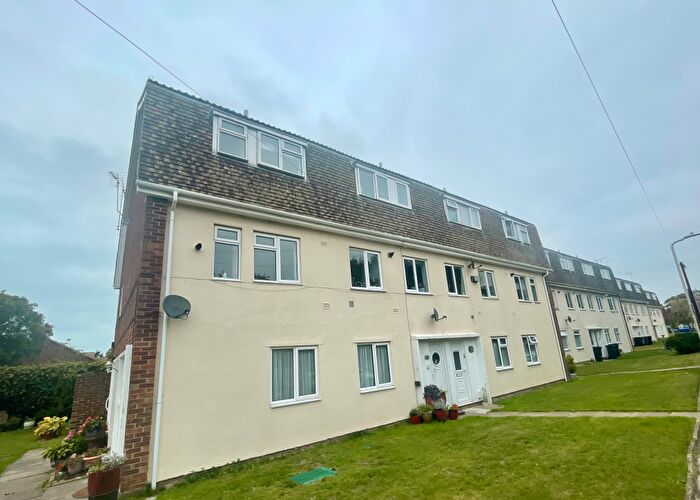 2 Bedroom Flat To Rent In Woodford Court, Birchington, CT7