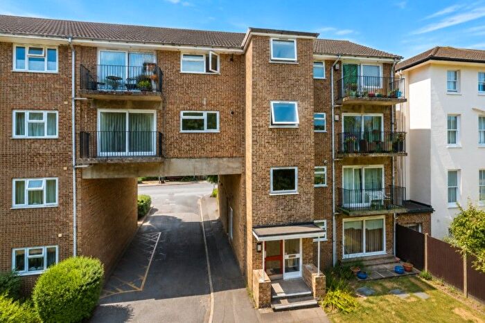 2 Bedroom Flat To Rent In Surbiton, KT6