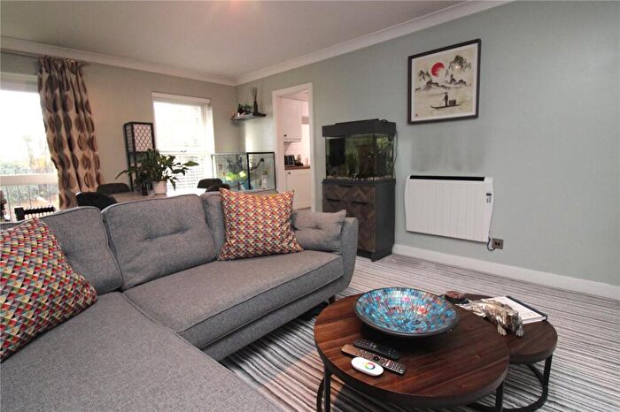 2 Bedroom Apartment For Sale In Cleveland Drive, Fareham, Hampshire, PO14