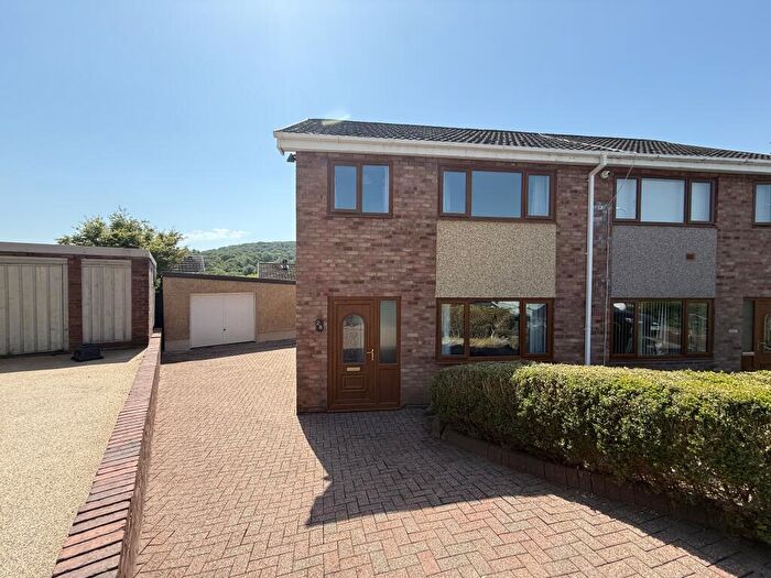 3 Bedroom Semi-Detached House To Rent In Tyn Y Cae, Alltwen, SA8