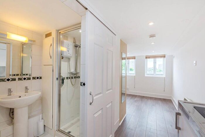 Studio To Rent In Este Road, Clapham Junction, London, SW11