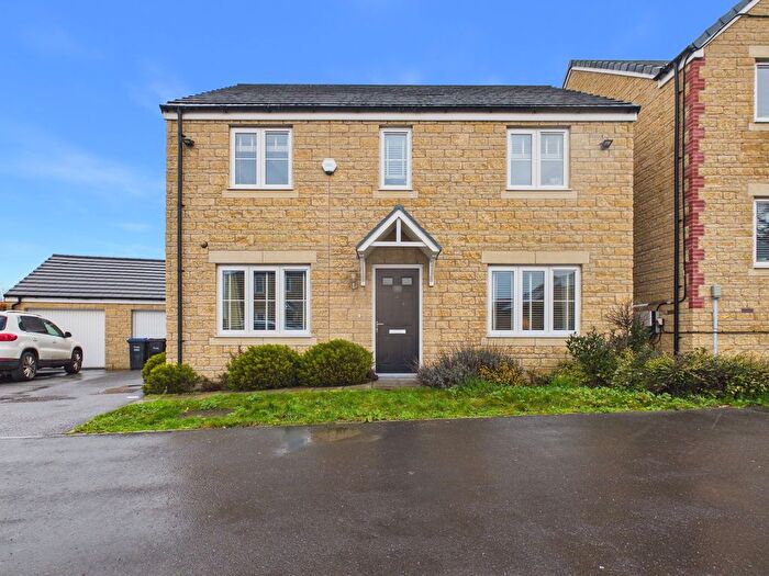 4 Bedroom Detached House For Sale In Gregor Drive, Calne, Wiltshire, SN11