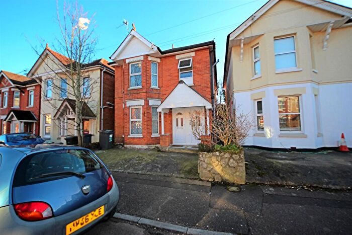 2 Bedroom Flat To Rent In Acland Road, Charminster, Bournemouth, BH9